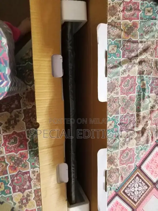 Samsung 32-inch Android Smart LED TV with Wall Mount