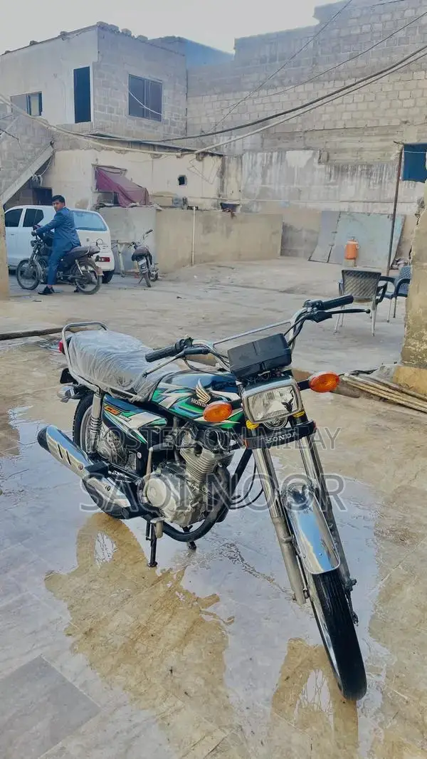 Honda CG 125 2023 Motorcycle - Black Edition