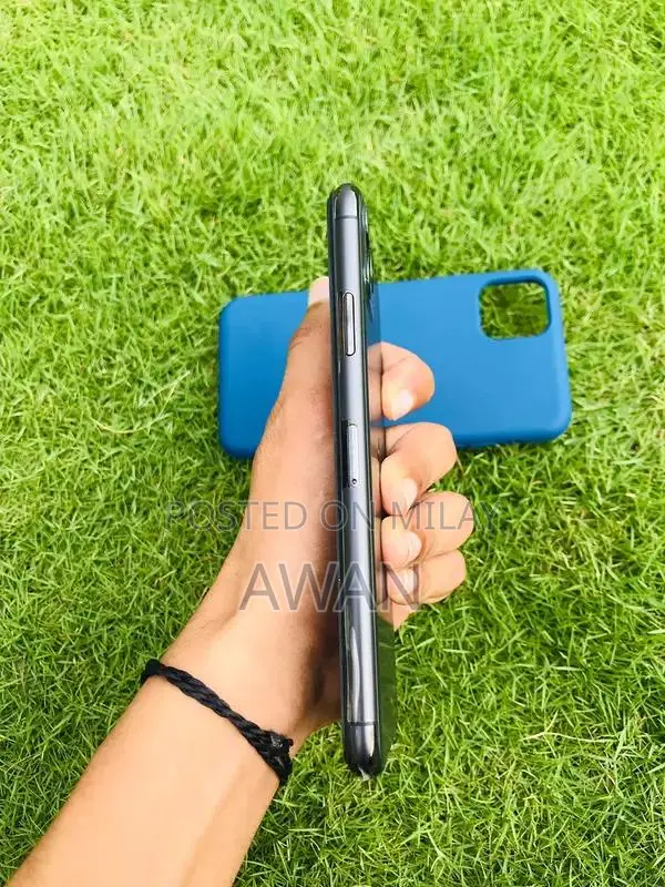 iPhone 11 Pro Max Unlocked Smartphone