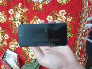 Compact Smartphone with AMOLED Display and Fingerprint Sensor