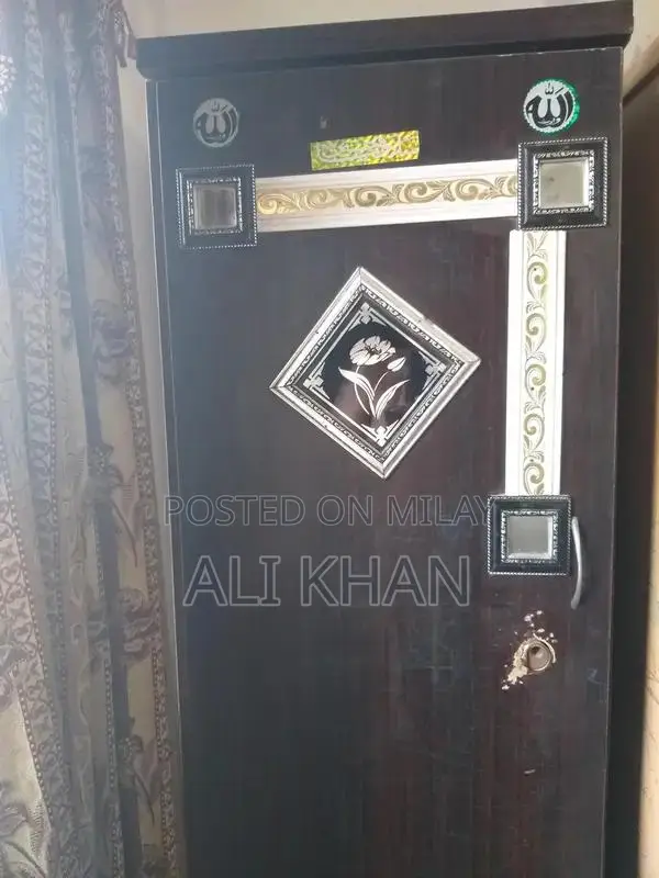 Wardrobe with Lock Issue - Functional Furniture Piece