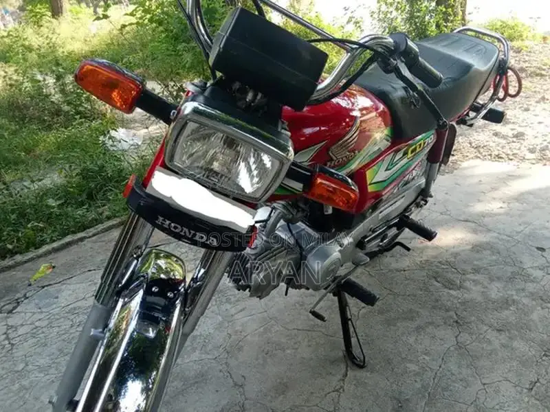 Honda CD70 Motorcycle - Reliable Single Cylinder Commuter