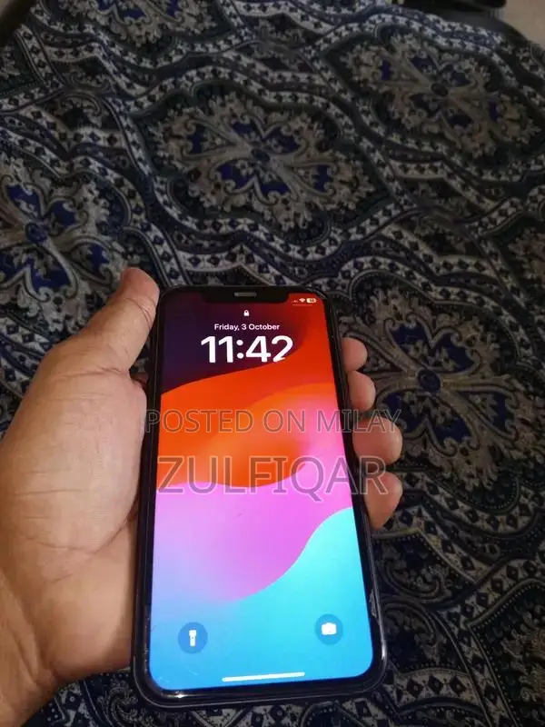 Used iPhone 11 64GB Smartphone with Good Battery