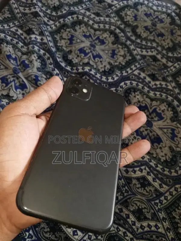Used iPhone 11 64GB Smartphone with Good Battery