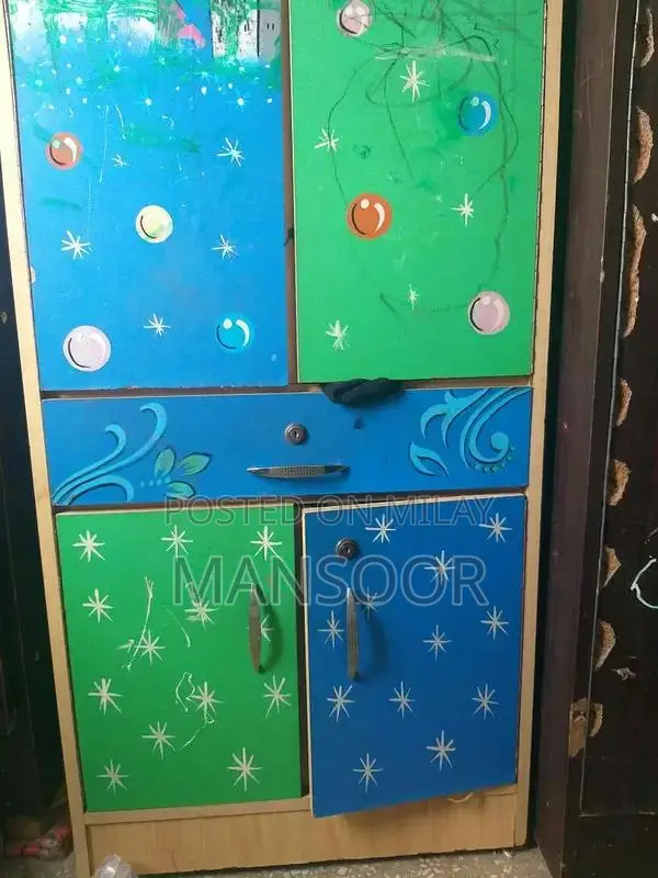 Single Wardrobe with Missing Keys, Good Condition