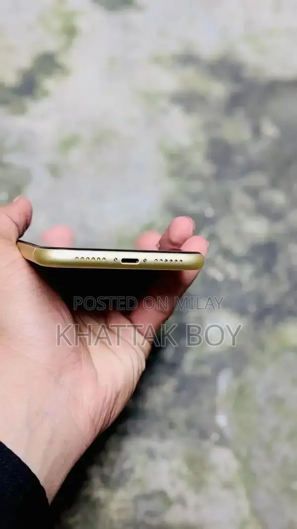 Apple iPhone 11 64GB Smartphone Water Resistant Excellent Condition