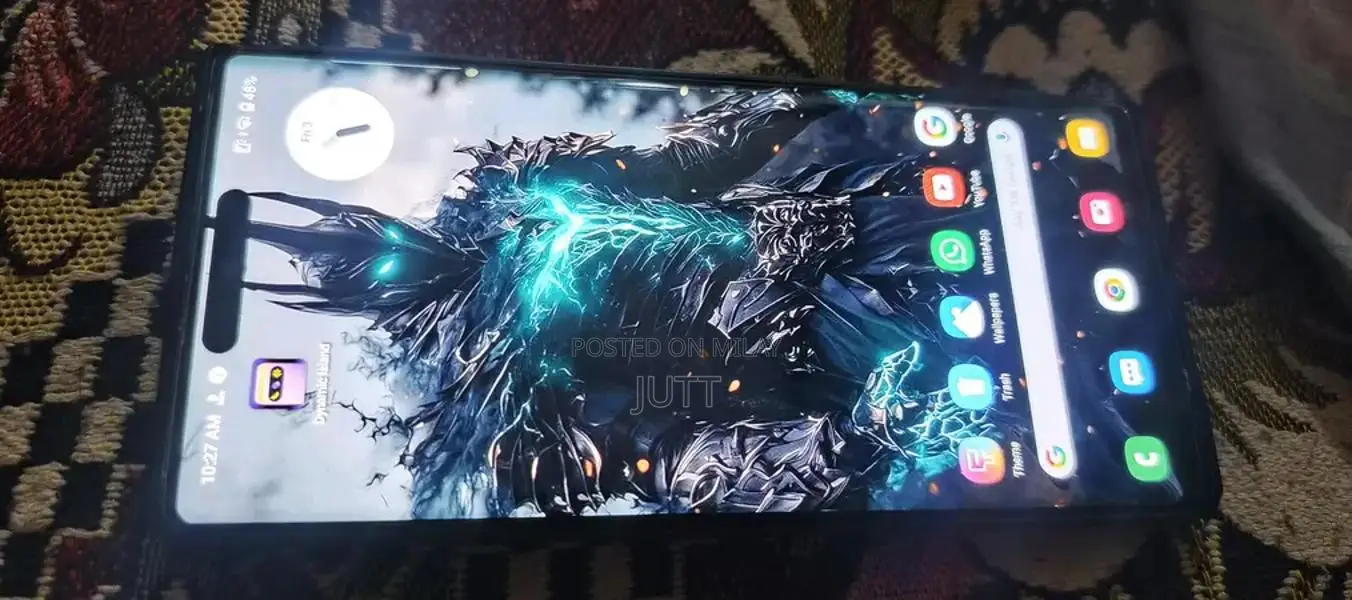 Arrows High-Performance Smartphone with Advanced Camera and Display