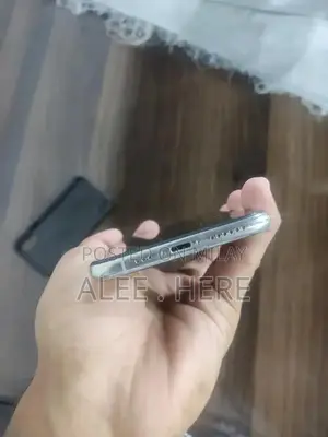 64GB Apple iPhone XS Smartphone with Advanced Features