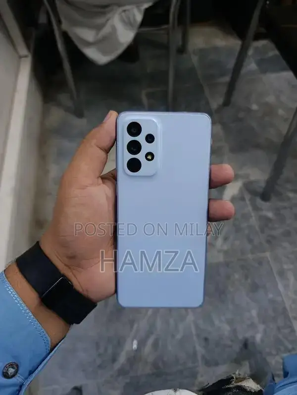 Mid-Range 5G Smartphone with Expandable Storage