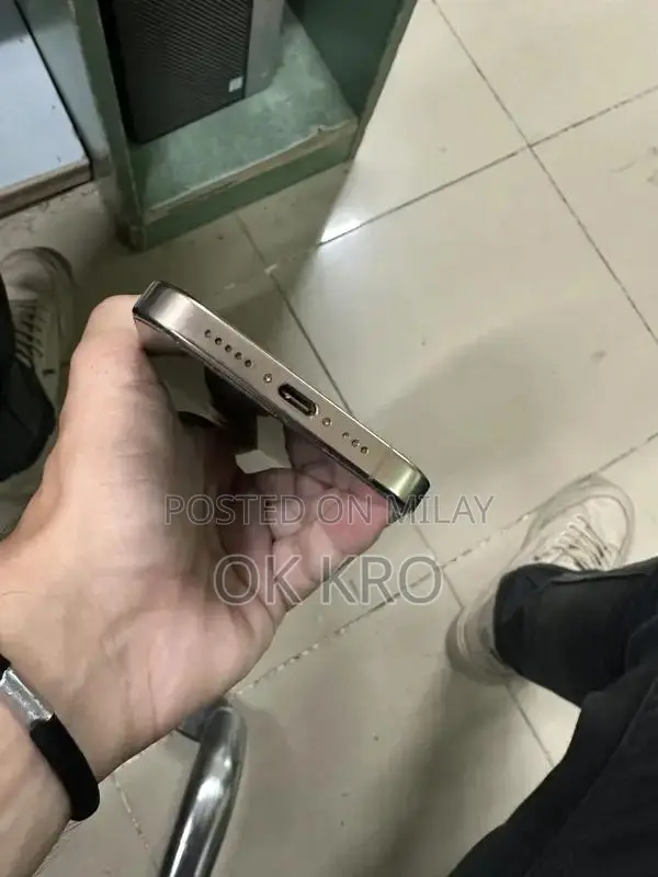 Factory Unlocked Desert Color iPhone with Dual SIM Support