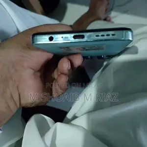 High Performance Mobile: 8GB RAM, 256GB Storage