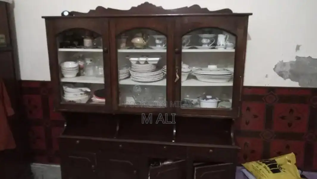 Wooden Bedroom Set with Dressing Table and Showk Puer Wood