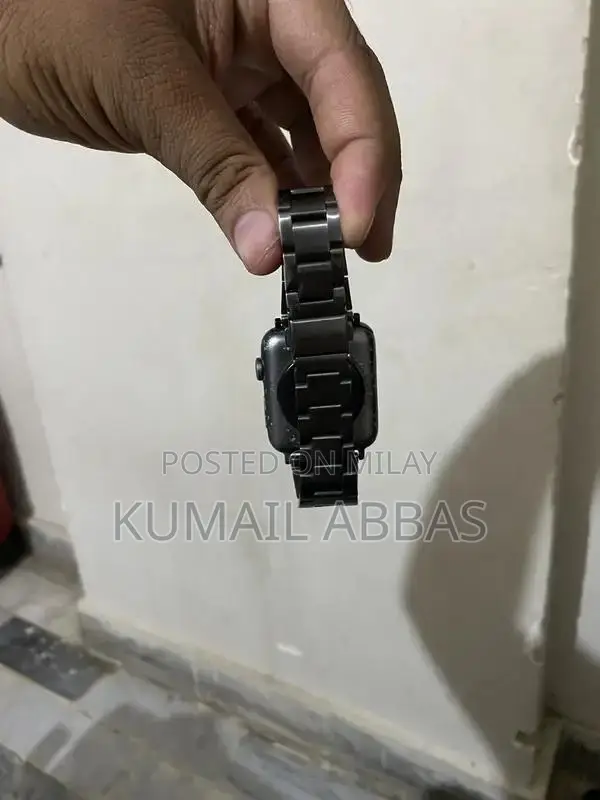 Apple Watch Series 3 GPS 42mm Smartwatch in Good Condition