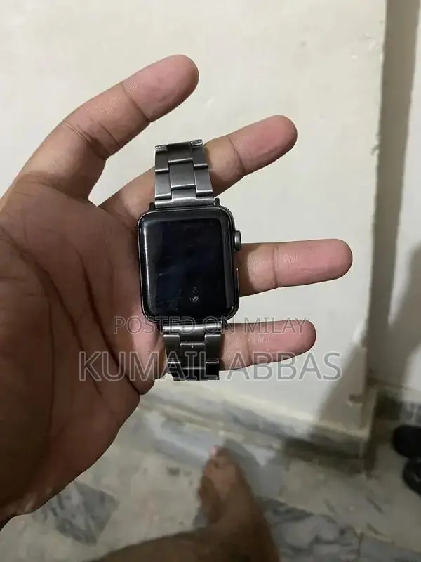 Apple Watch Series 3 GPS 42mm Smartwatch in Good Condition