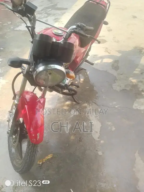 Yamaha YBZ 125 DX Motorcycle - Low Mileage Single-Cylinder Bike