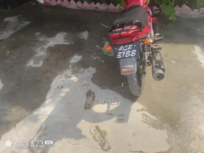 Yamaha YBZ 125 DX Motorcycle - Low Mileage Single-Cylinder Bike