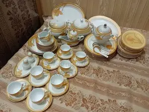 72-Piece Dinner Set in Excellent Condition