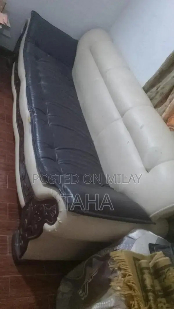 6 Seater Comfortable Living Room Sofa Set in Good Condition