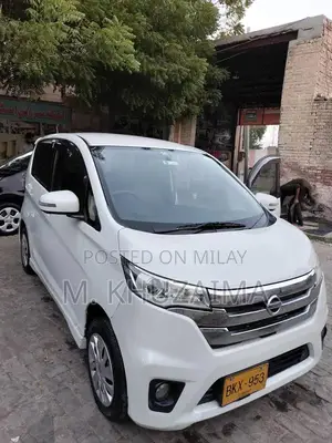 Nissan DayZ Highway Star Compact SUV with Premium Features