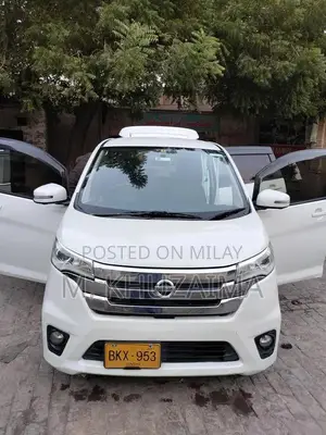 Nissan DayZ Highway Star Compact SUV with Premium Features