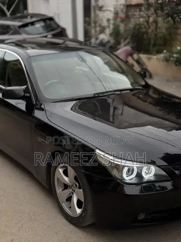 BMW 5 Series 530i Sedan - 2004 Model Premium Variant