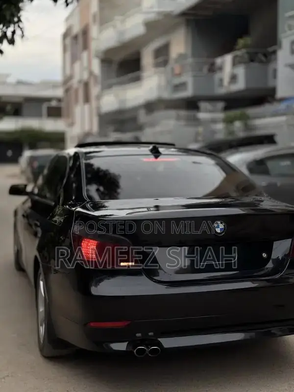 BMW 5 Series 530i Sedan - 2004 Model Premium Variant