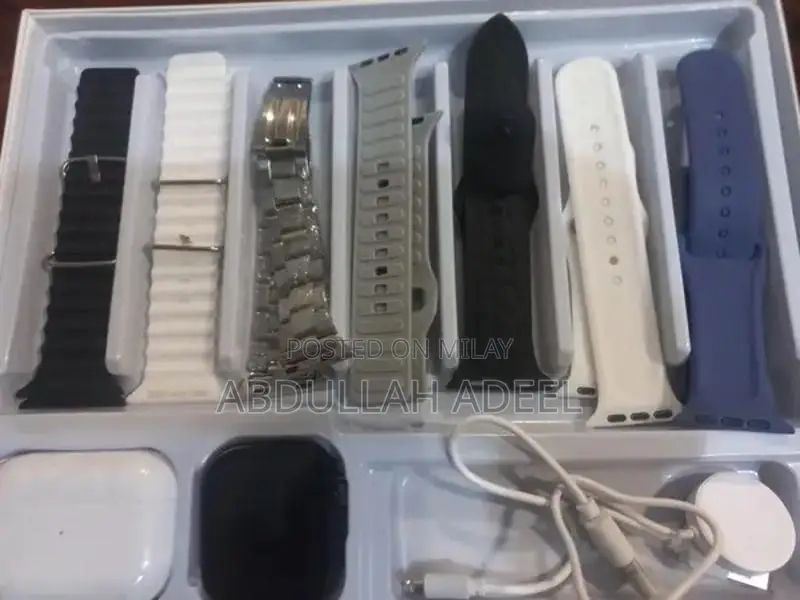 2-in-1 Smart Wearable Technology: Smartwatch with Integrated Wireless