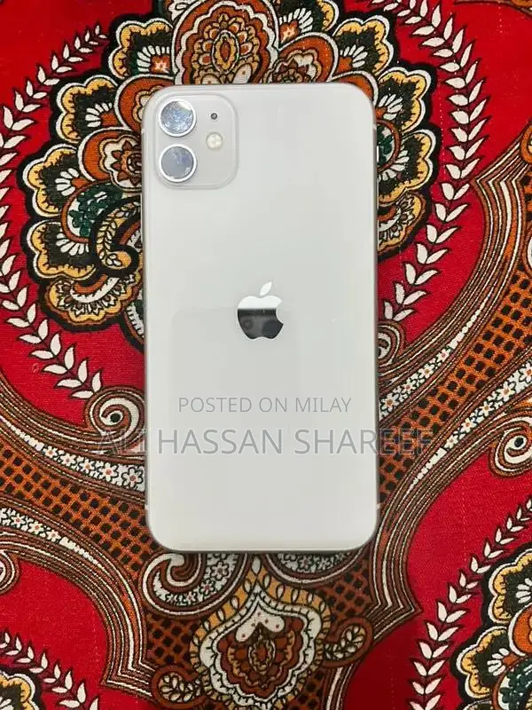 Apple iPhone 11 128GB Smartphone - Pristine Condition