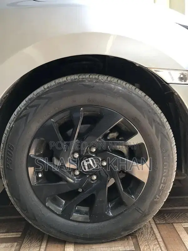 Honda Civic 2017 Full Option Sedan with Sunroof