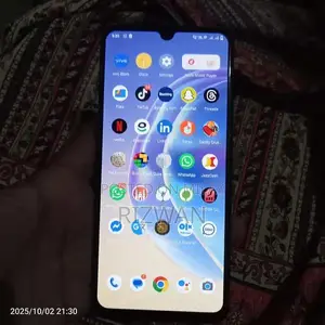 Photo - Vivo V21e Smartphone with Original Accessories