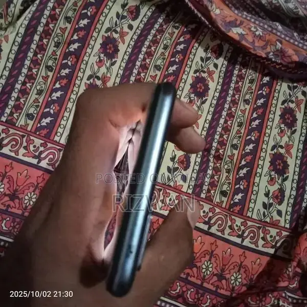 Vivo V21e Smartphone with Original Accessories