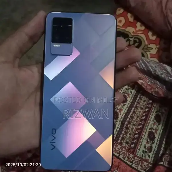 Vivo V21e Smartphone with Original Accessories