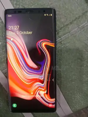 Samsung Smartphone with Cracked Back Glass and Original Accessories