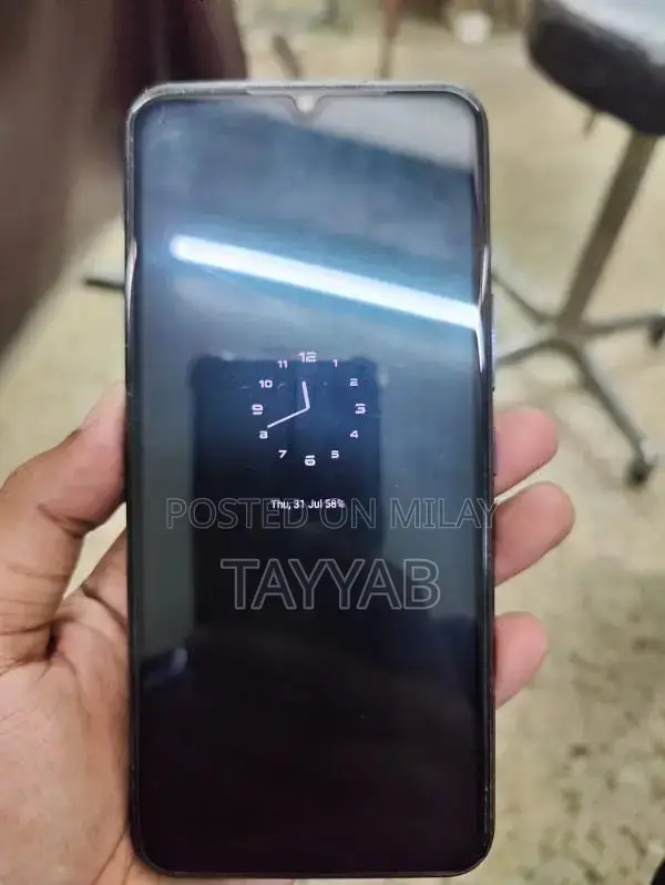 Smartphone in Excellent Condition with Original Accessories