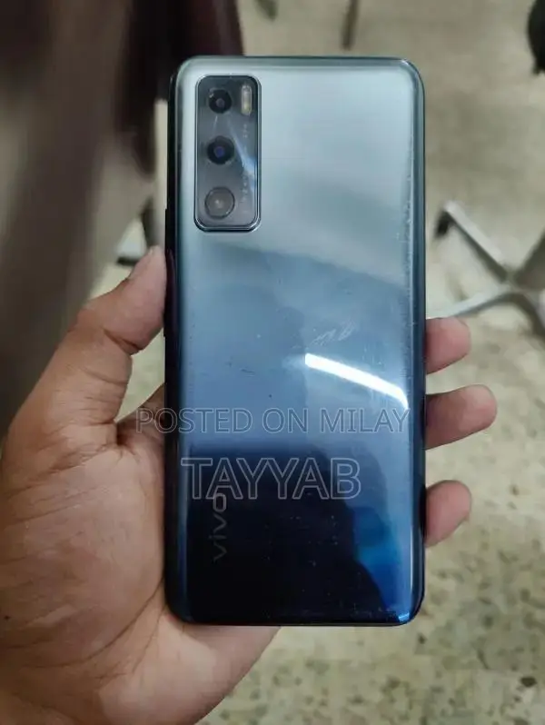 Smartphone in Excellent Condition with Original Accessories