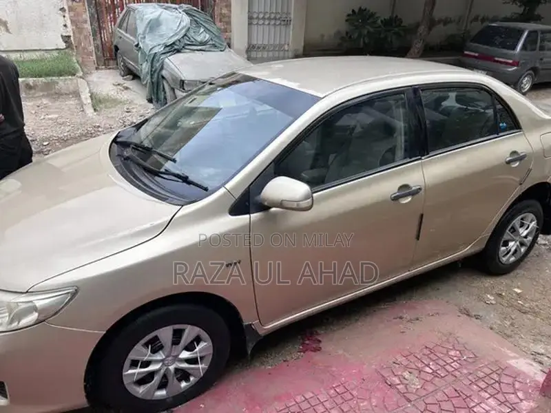 Toyota Corolla GLi Sedan - Reliable Compact Car