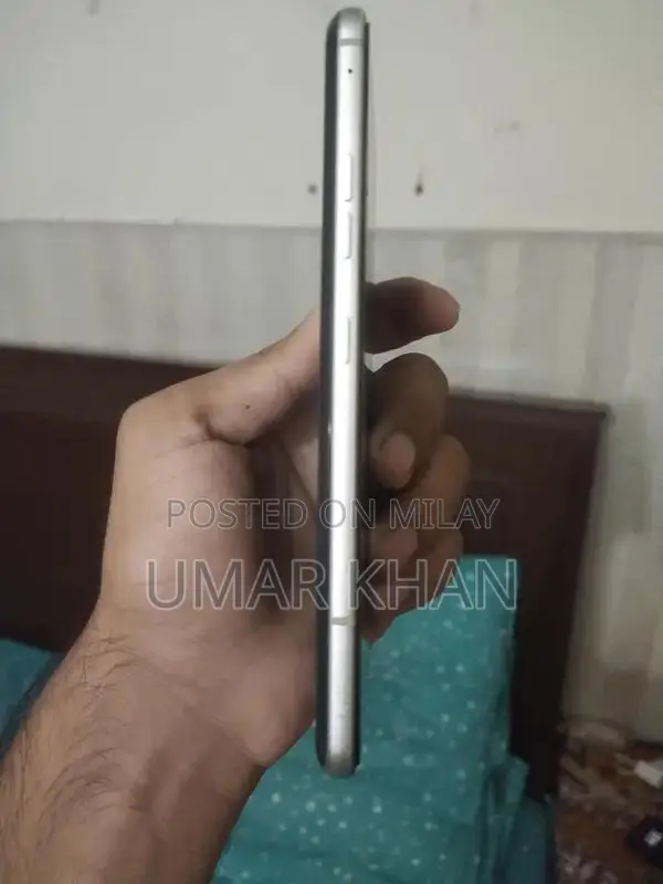 LG Dual SIM Smartphone with Advanced Features