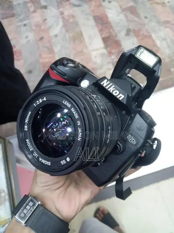 Nikon D70s Digital SLR Camera Professional Photography Equipment