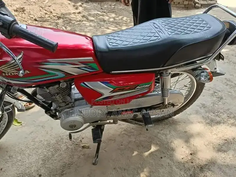 Honda 125cc Motorcycle - Low Mileage, One Owner