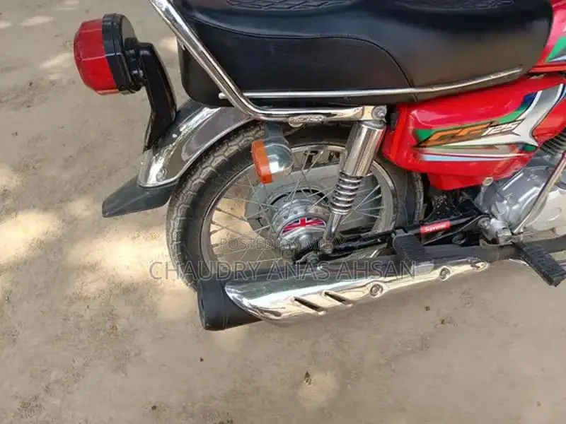 Honda 125cc Motorcycle - Low Mileage, One Owner