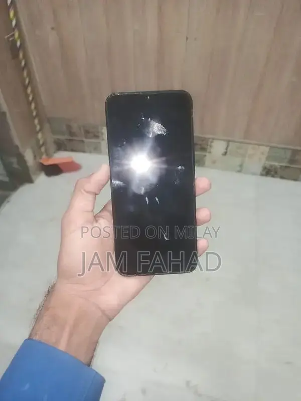 Infinix Hot 10i Smartphone Quad Camera 4GB RAM 128GB Storage