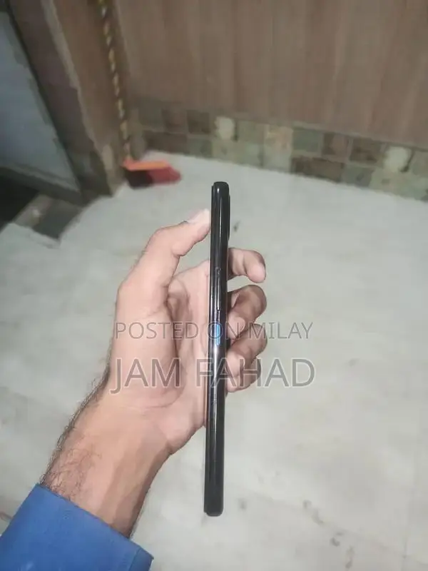 Infinix Hot 10i Smartphone Quad Camera 4GB RAM 128GB Storage