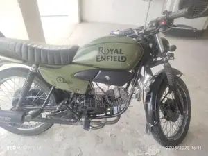 Photo - CD 100 Motorcycle - Classic Performance Bike