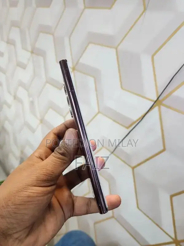 Samsung Galaxy S22 Ultra Smartphone - Premium Mobile Device