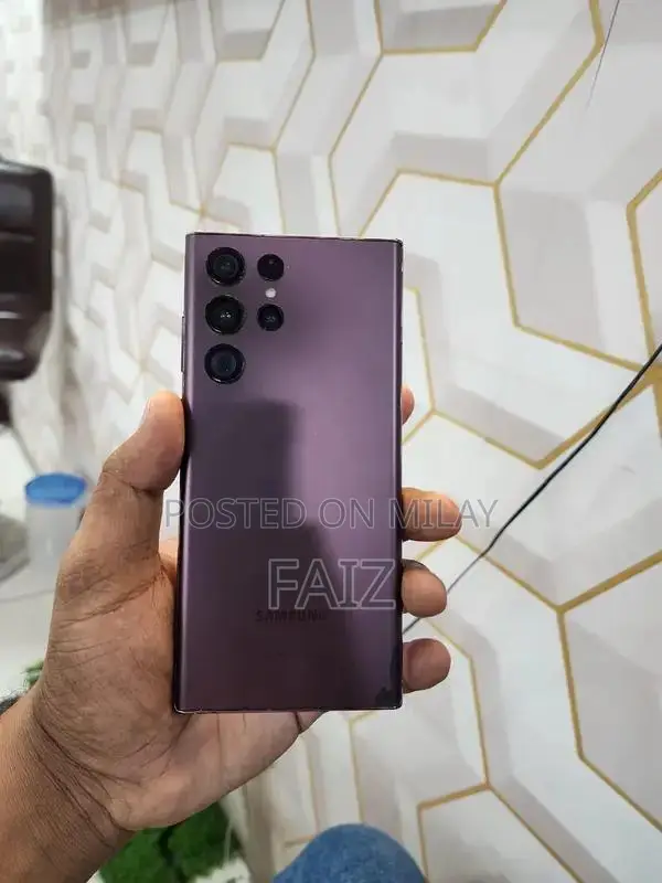 Samsung Galaxy S22 Ultra Smartphone - Premium Mobile Device