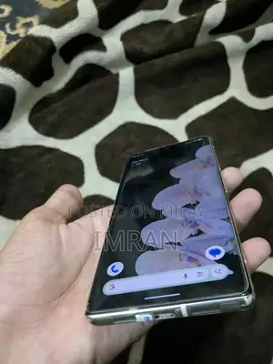 Photo - High-Performance Pixel 6 Pro Smartphone with Advanced Camera