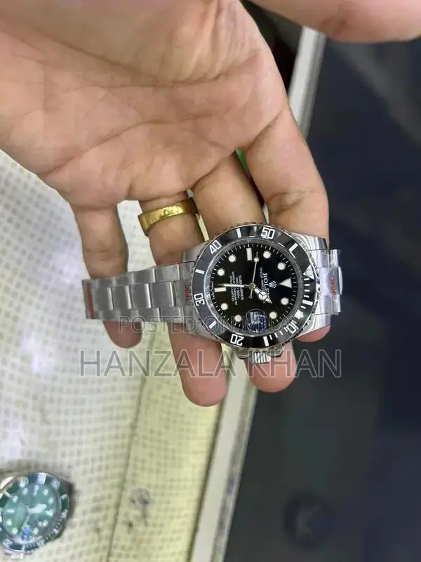 Stylish Analog Wristwatch - Classic Design, Premium Quality Timepiece