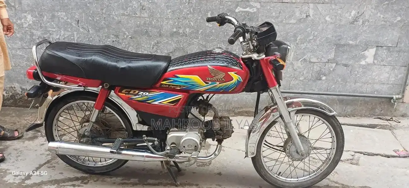 Honda CD 70 Motorcycle - Single Cylinder Compact Bike