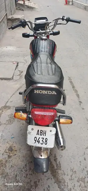 Honda CD 70 Motorcycle - Single Cylinder Compact Bike