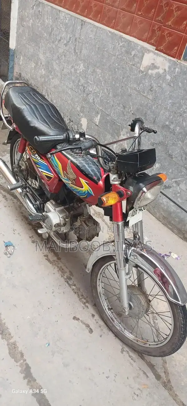 Honda CD 70 Motorcycle - Single Cylinder Compact Bike